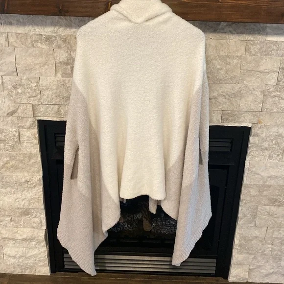 🖤3/$10 Sweater/shawl - Picture 2 of 3